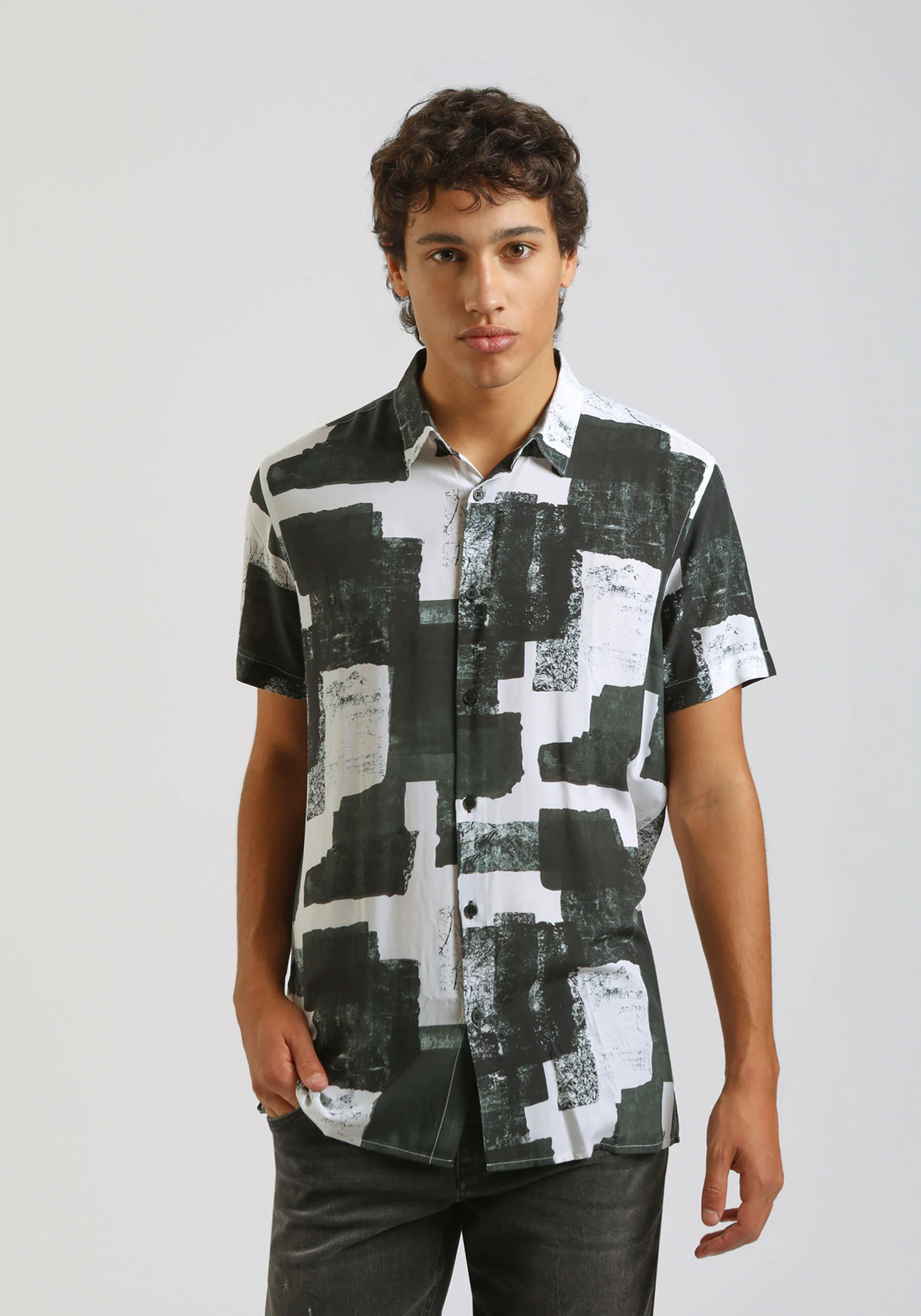 Camicia mezza manica fantasia 100% viscosa