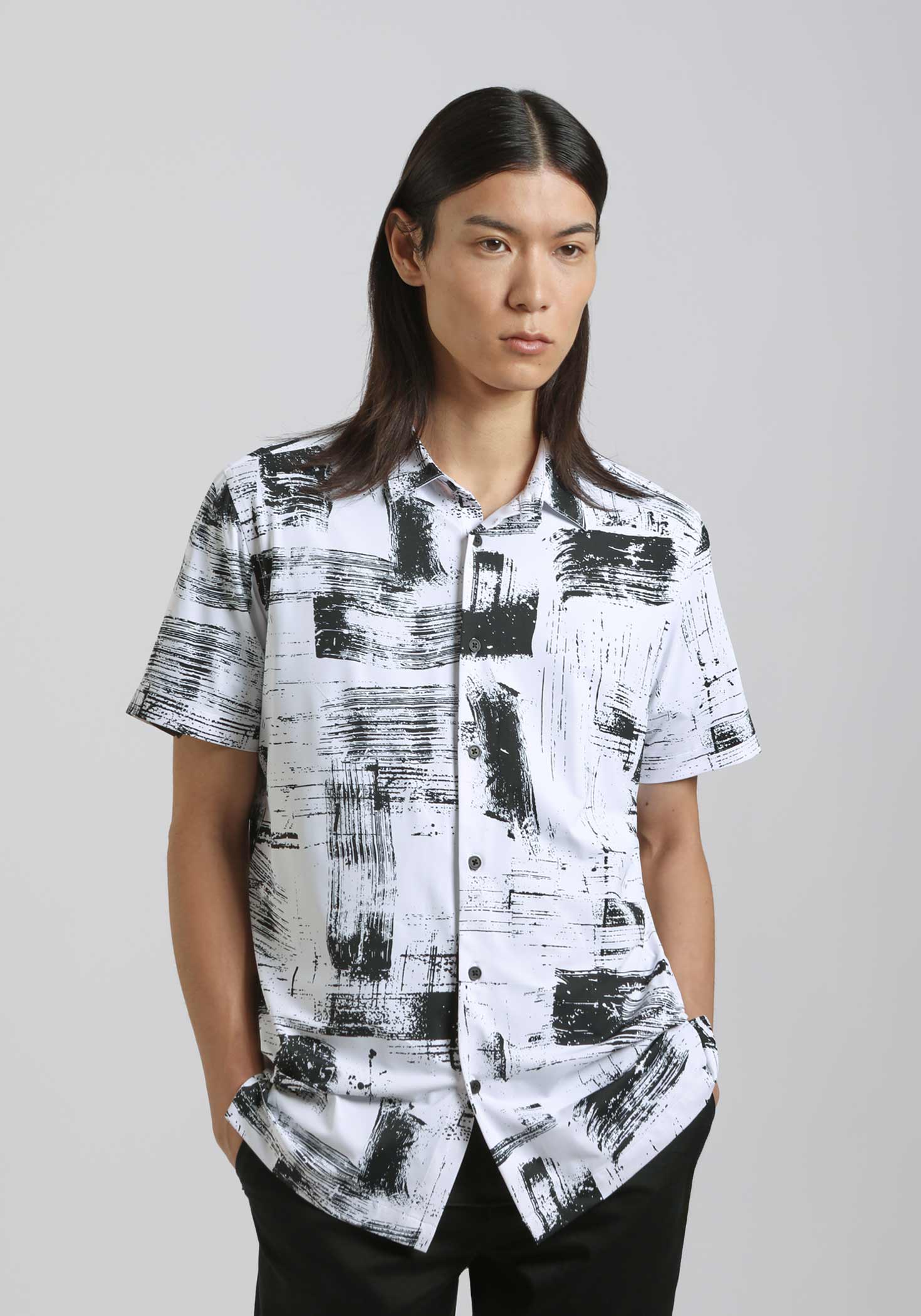Camicia mezza manica in tessuto elastico con fantasia