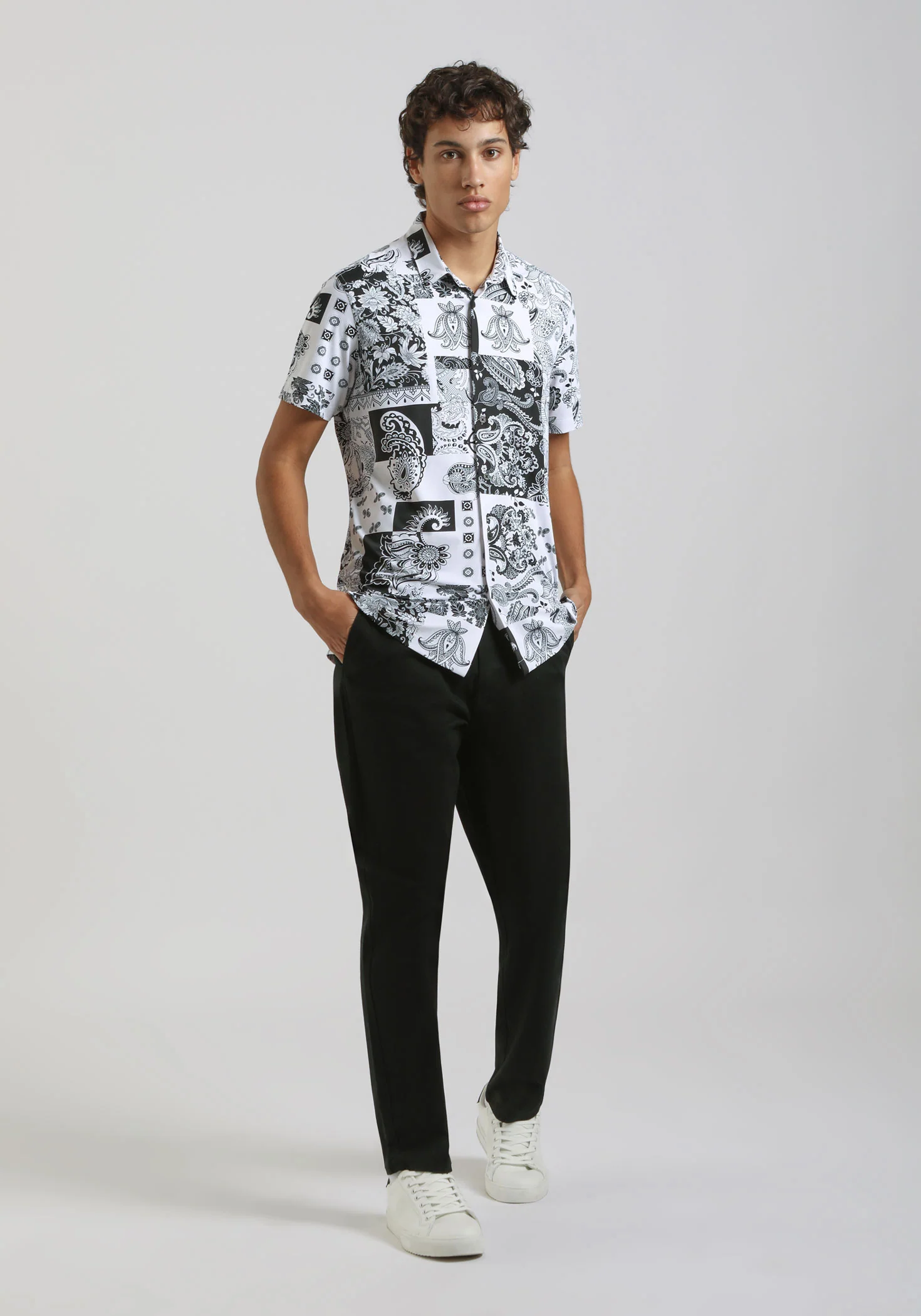Camicia mezza manica in tessuto elastico con fantasia - Image 5