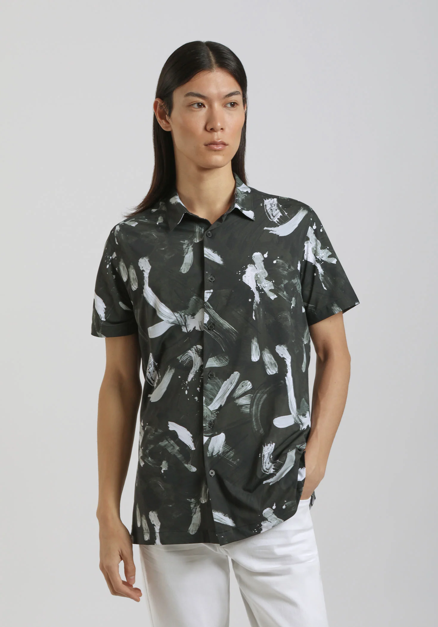 Camicia mezza manica in tessuto elastico con fantasia