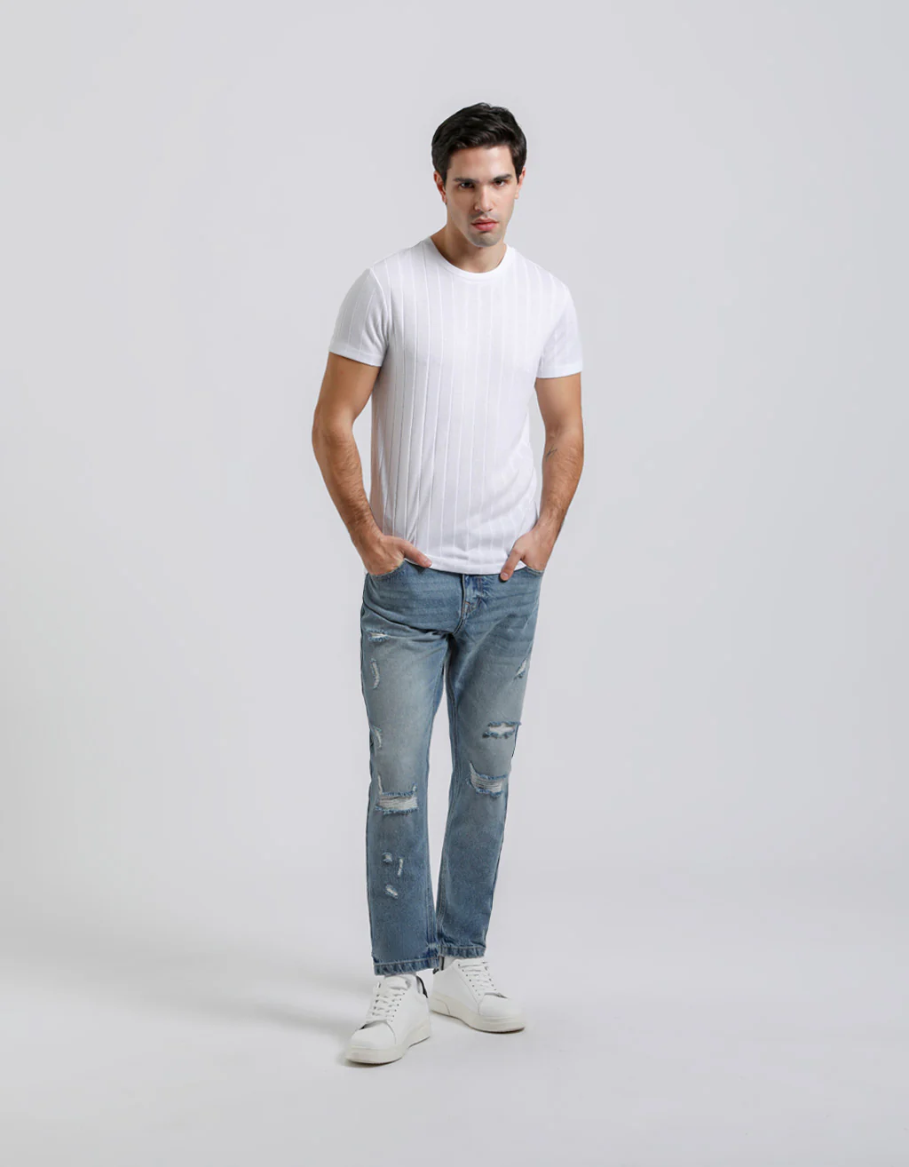 Jeans slim fit con strappi