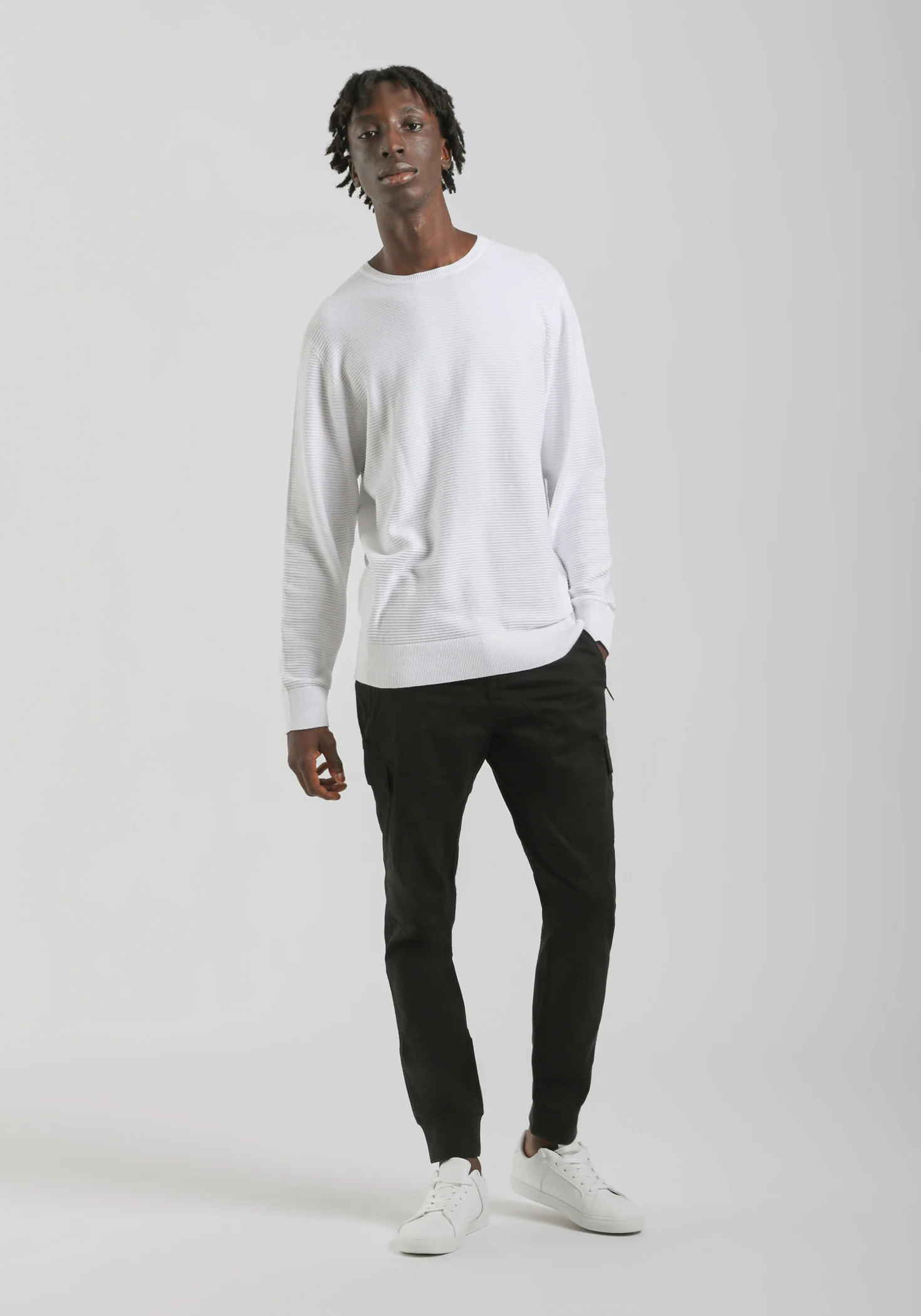 Pantaloni cargo con elastici alle caviglie