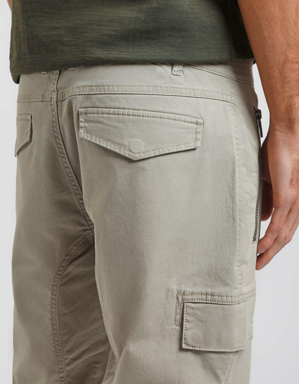 Pantaloni cargo con elastici alle caviglie - Image 6