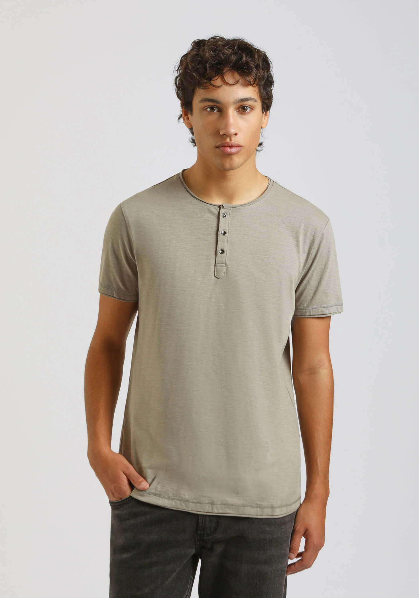 T-shirt collo serafino