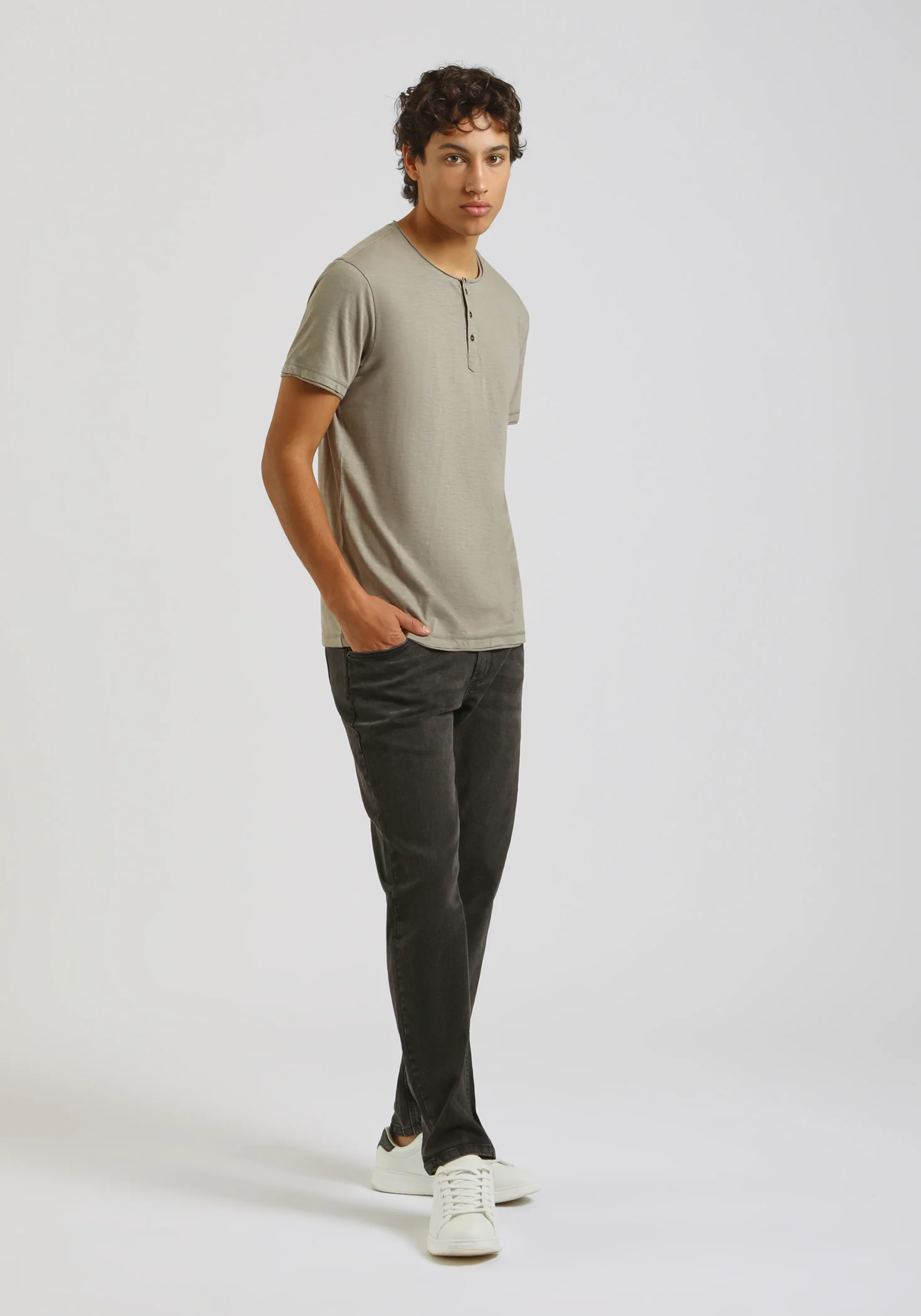 T-shirt collo serafino - Image 5