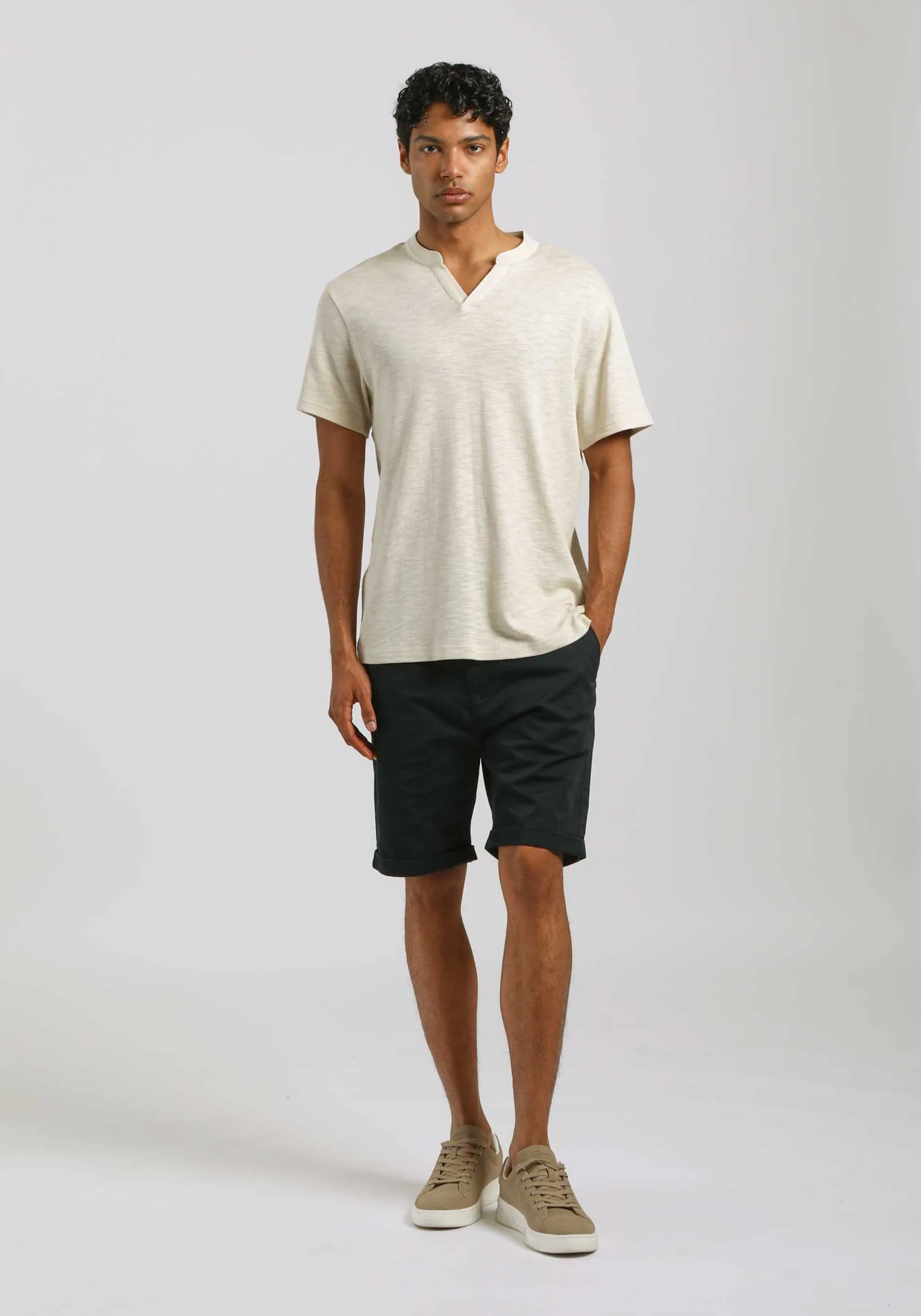 T-shirt con scollo a V - Image 5