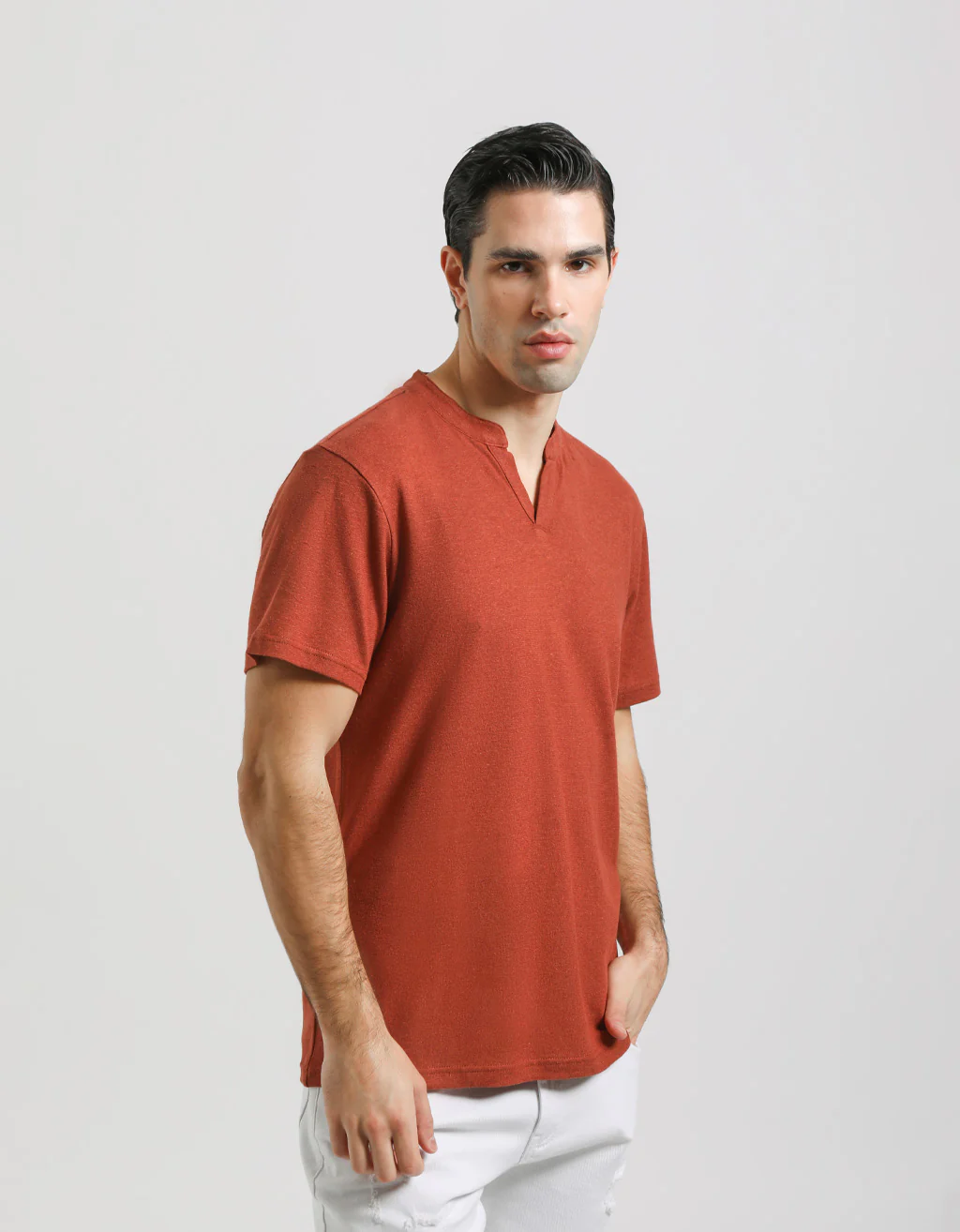 T-shirt con scollo a V