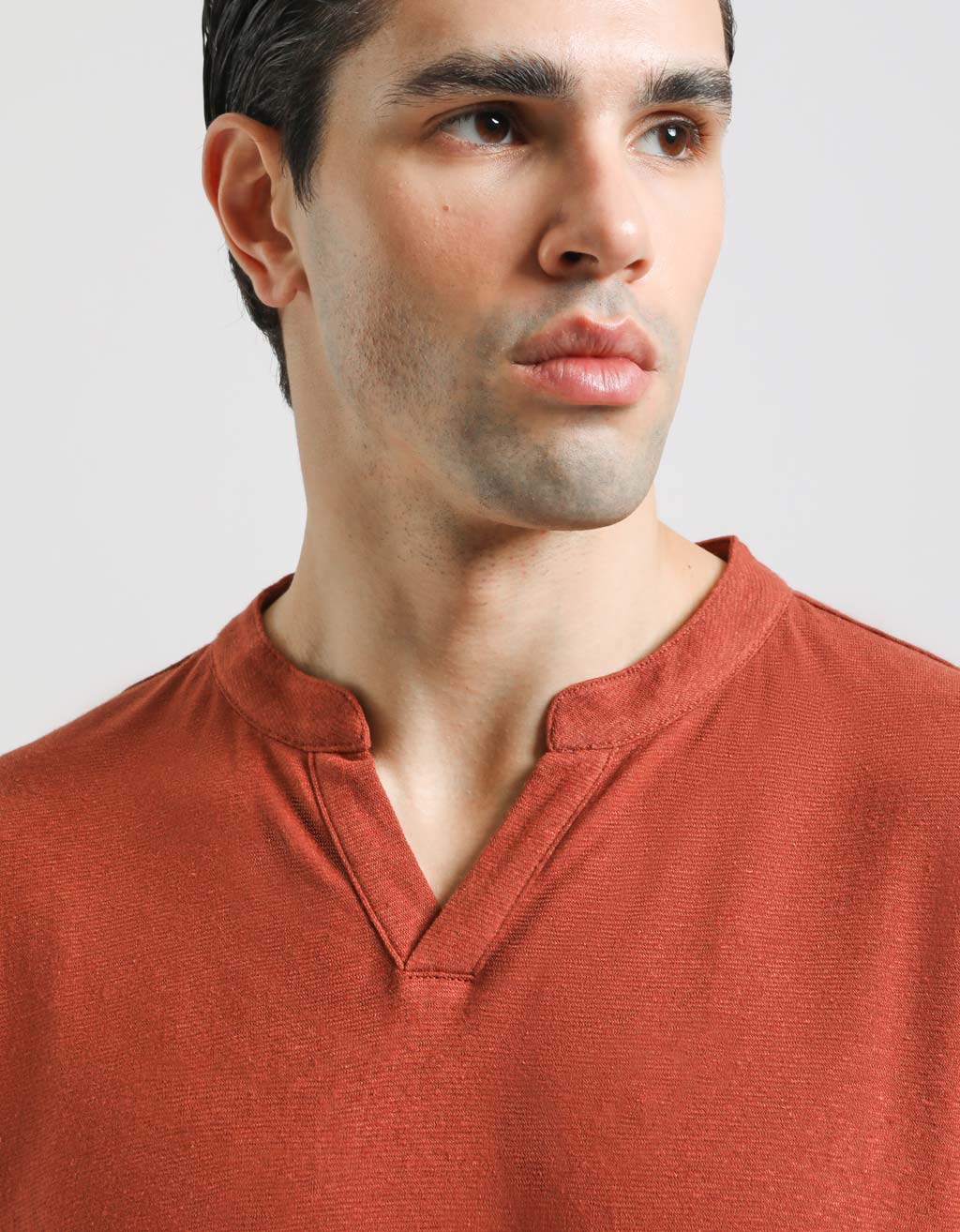 T-shirt con scollo a V - Image 2