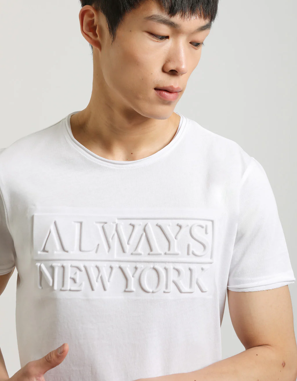 T-shirt con stampa a rilievo - Image 2