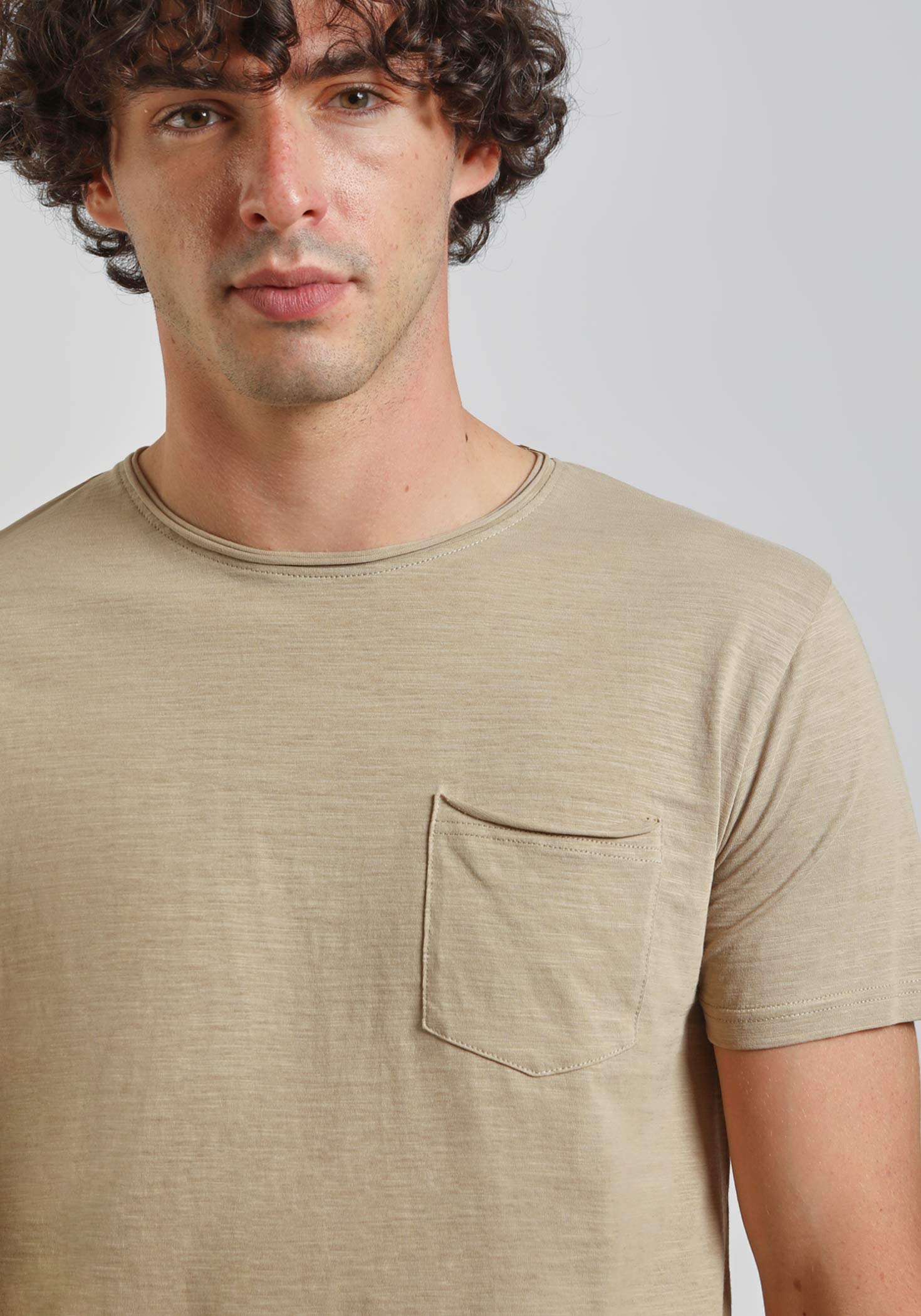 T-shirt con taschino - Image 2