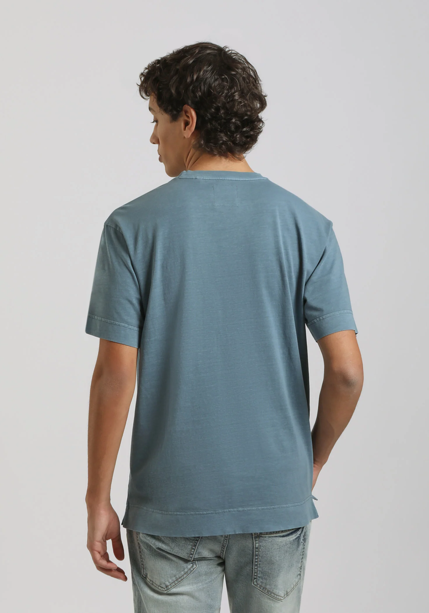 T-shirt effetto lavato con taschino - Image 4