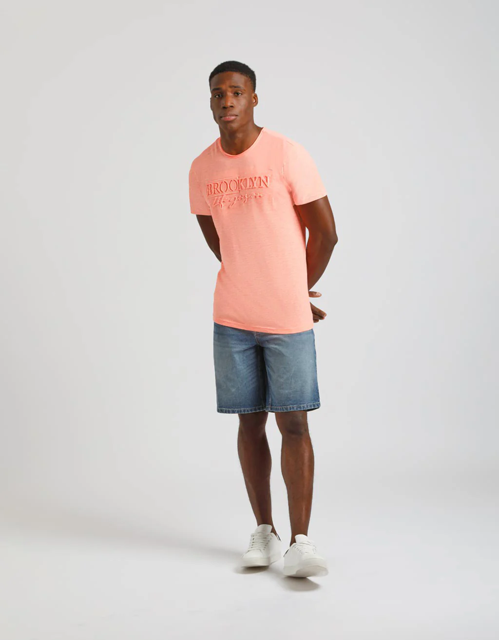T-shirt fluo con stampa a rilievo - Image 5